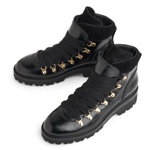 Mr. Lucas Boot